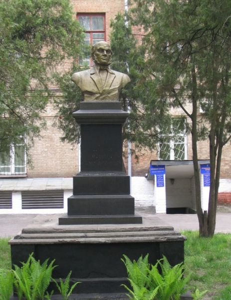 Monument to Pirogov N.I.