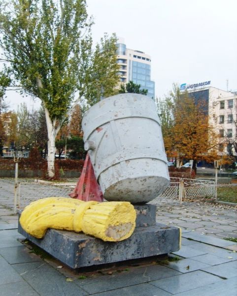 Monument to Glory to Labor, Zaporozhye