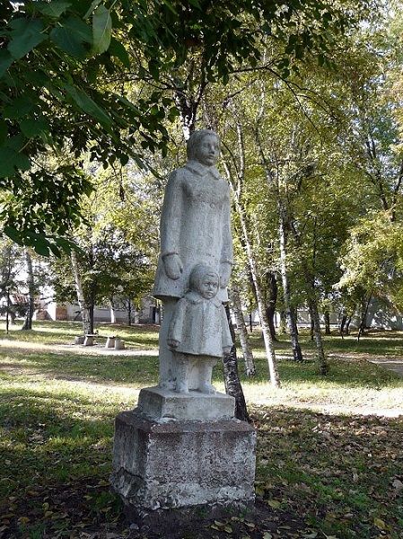 Monument to the family, Chutovo