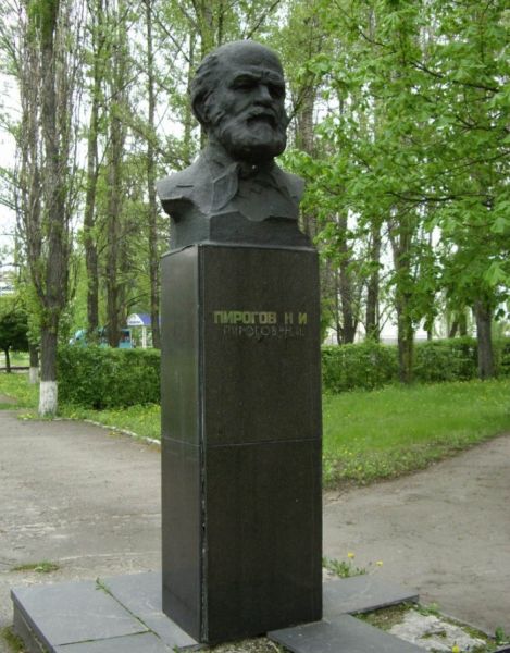 Monument to N. Pirogov, Lugansk