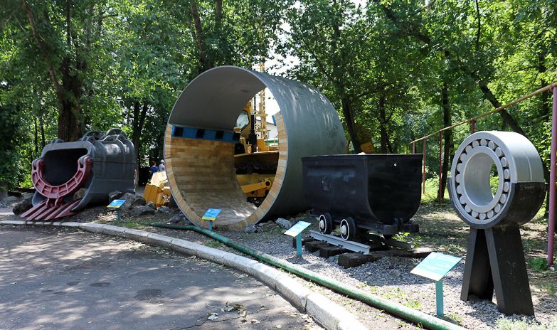  The Museum of Quarry Equipment, Dokuchaevsk 