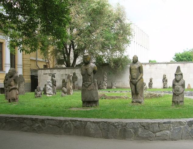 Каменные бабы, Днепропетровск.
