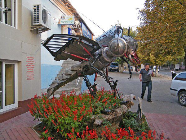 Monument to Bird of Happiness Dragonfly