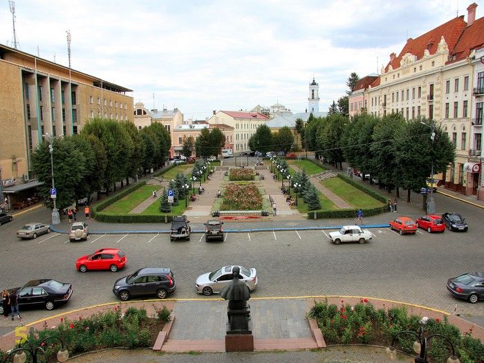 Театральная площадь в Черновцах