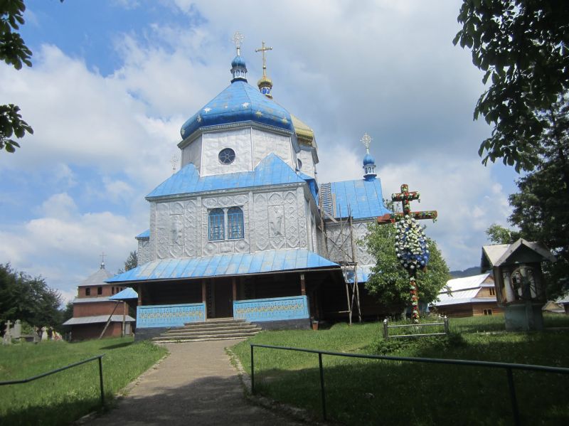 Петропавлівська церква, Космач