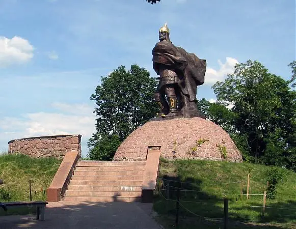 Памятник князю Малу