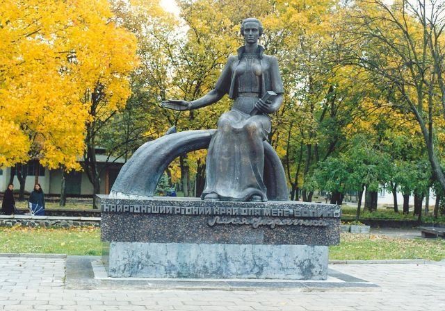 Памятник Лесе Украинке, Ковель