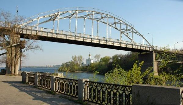  Pedestrian bridge to the Monastery Island 