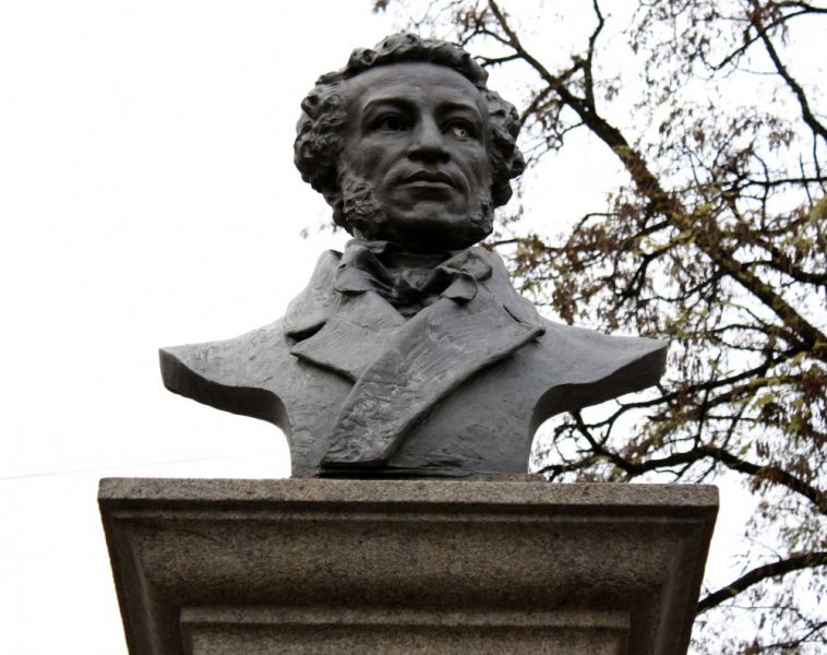 Bust of Pushkin, Kharkov