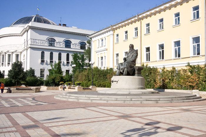 Памятник Михаилу Грушевскому