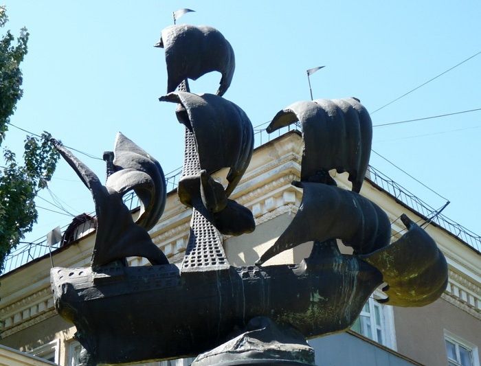 Monument to the Sailboat, Berdyansk