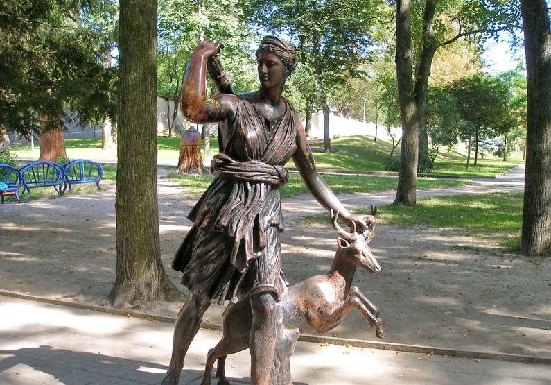 Monument to Diana in the park. Gagarin