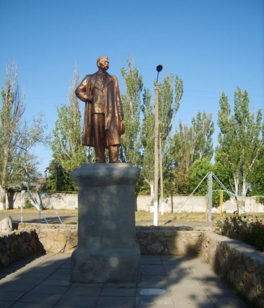 Monument to Gorky, Berdyansk