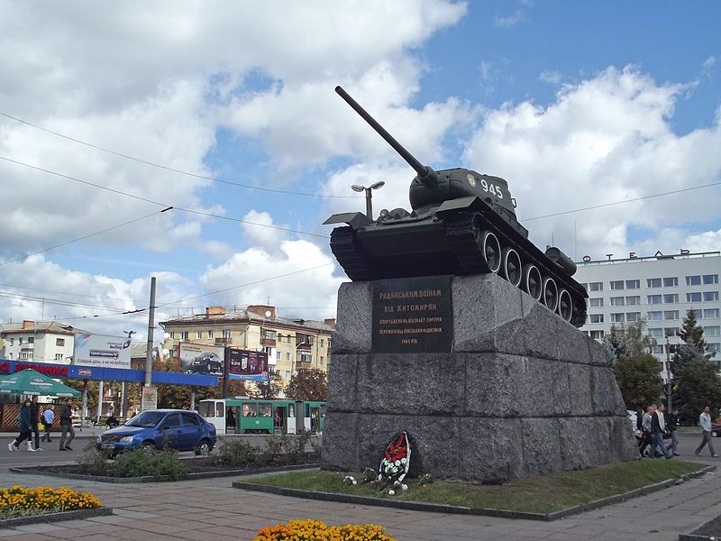 Tank on Victory Square