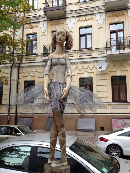 Скульптура Балерина из пня дерева