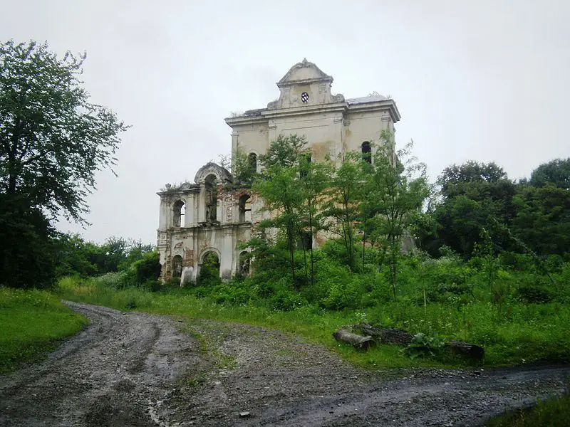 Руины костела, Кукольники