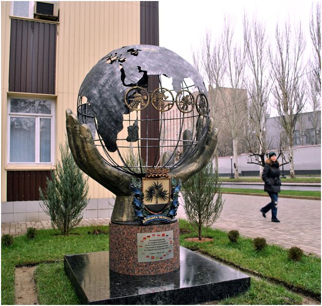 Памятник спасателям в Донецке