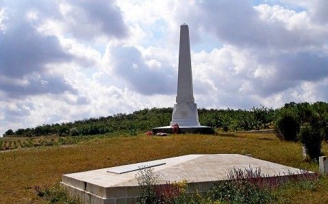  Меморіал на поле Альмінської битви 