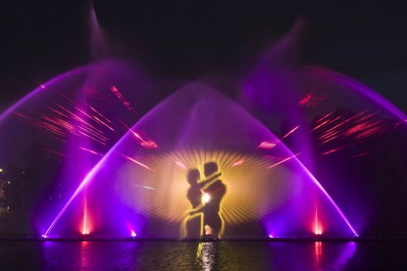  Вінницький Світломузичний фонтан «Рошен» 