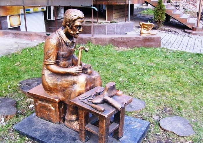  Monument to the Shoemaker, Zaporozhye 
