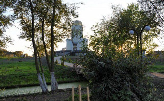 Cultural and archaeological center Peresopnitsa, Exactly 