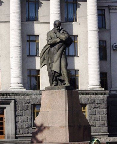  Monument to Taras Shevchenko, Lutsk 