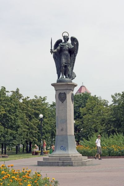 Памятник Архистратигу Михаилу