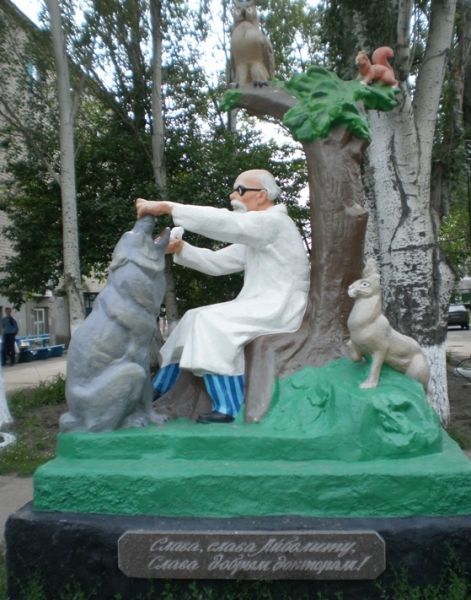 Monument to Aibolit, Berdyansk