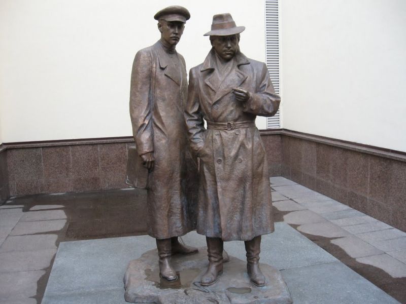 Памятник Жеглову и Шарапову