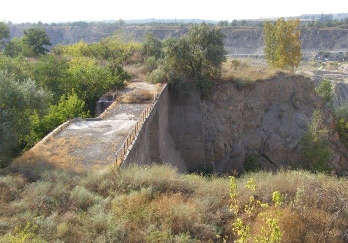 Асуанская плотина, Запорожье