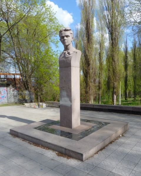 Monument to Volodya Dubinin