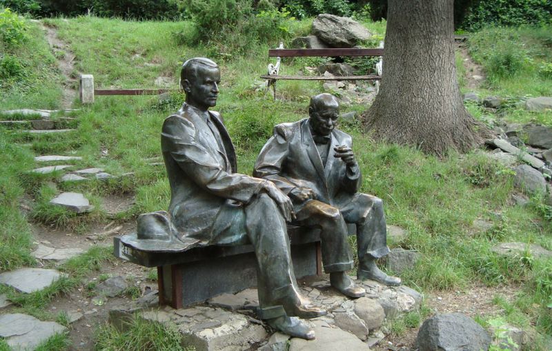 Памятник Йосифу Бокшаю и Адальберту Эрдели