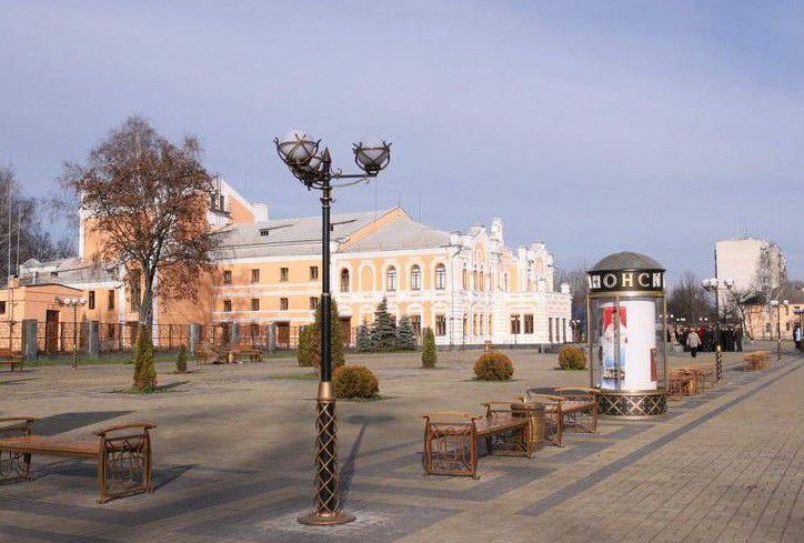 Theater Square, Pryluky