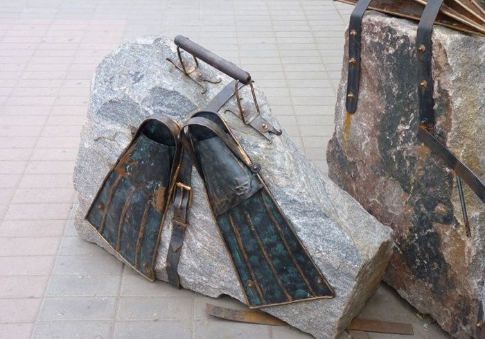 Monument to tourists, Berdyansk