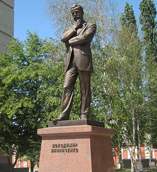 Памятник В. Винниченко 