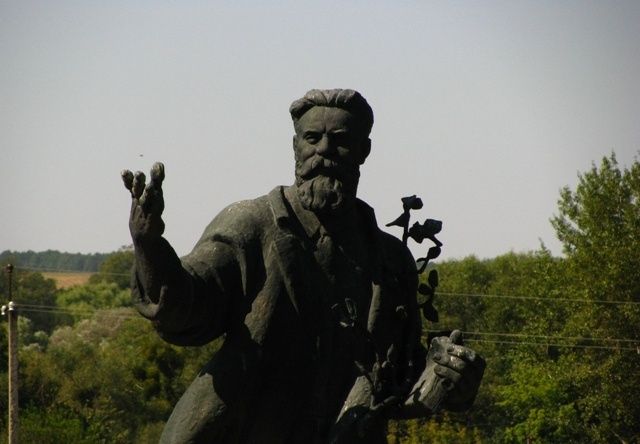 Памятник Льву Симиренко, Млиев