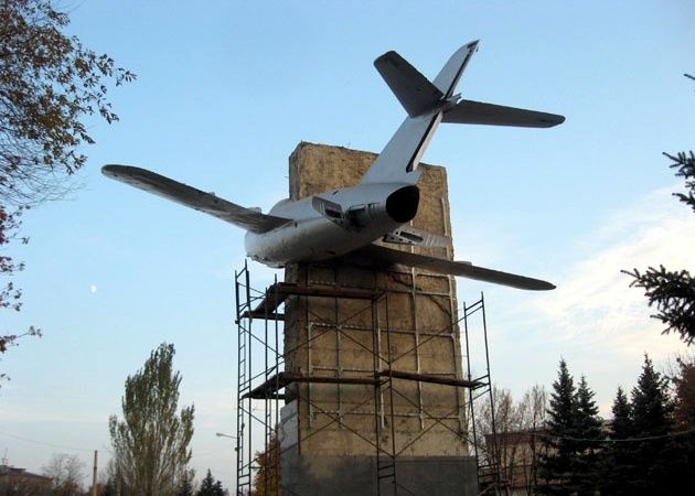  Monument to the hero-pilots, Enakievo 