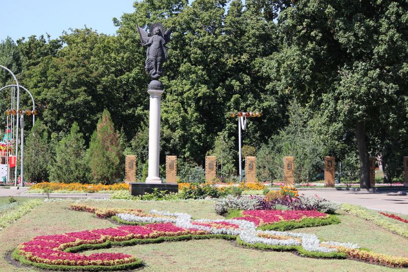 Скульптурное изображение Архангела Михаила