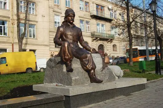 Памятник Ю. Кульчицкому