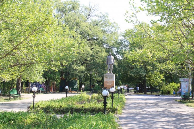 пам'ятник Петровському, Миколаїв