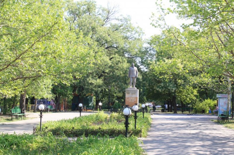 Monument to Petrovsky, Nikolaev