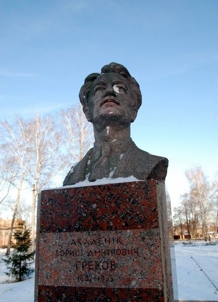  Monument to B. Grekov, Mirgorod 