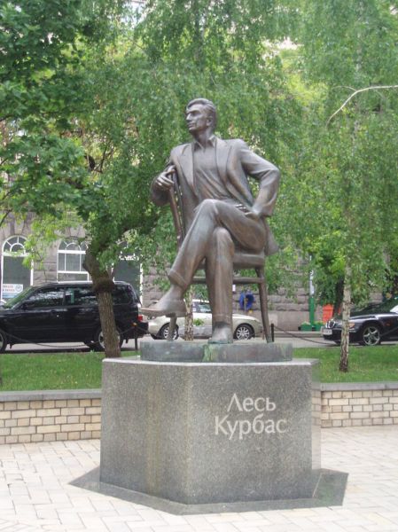 Памятник Лесю Курбасу