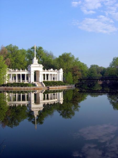 Лодочная станция в парке Правды