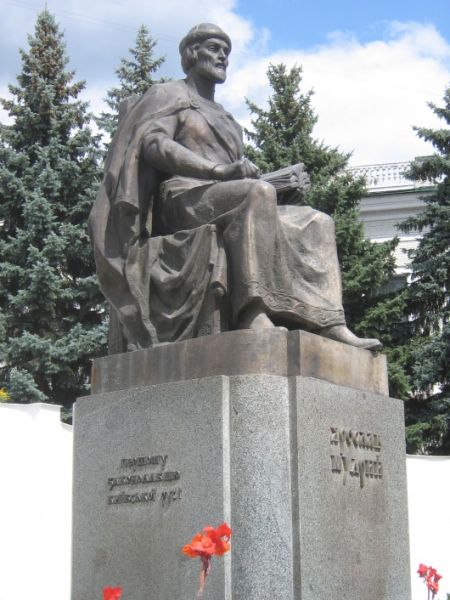 Monument to Yaroslav the Wise