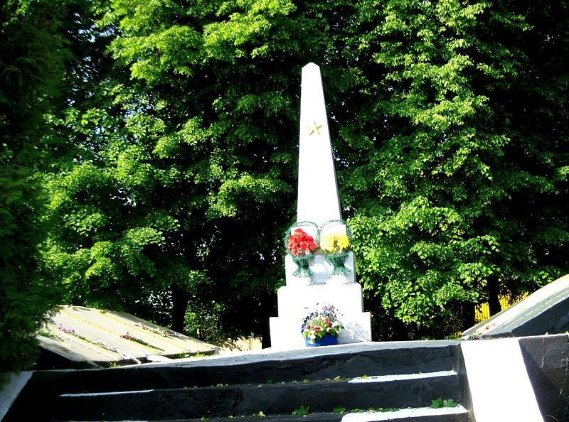 Memorial sign in honor of fellow villagers, Pluzhnoye 