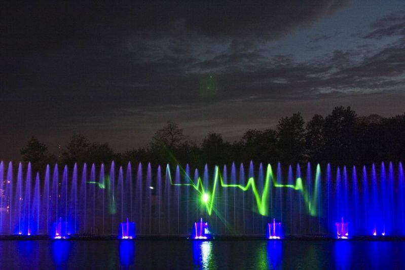  Вінницький світломузичний фонтан «Рошен» 