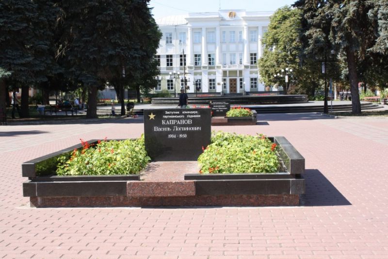 Monument to Kapranov Vasily Logvinovich