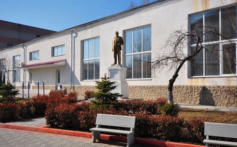  Monument to Lenin on the territory of the State University of Petro Mohyla 