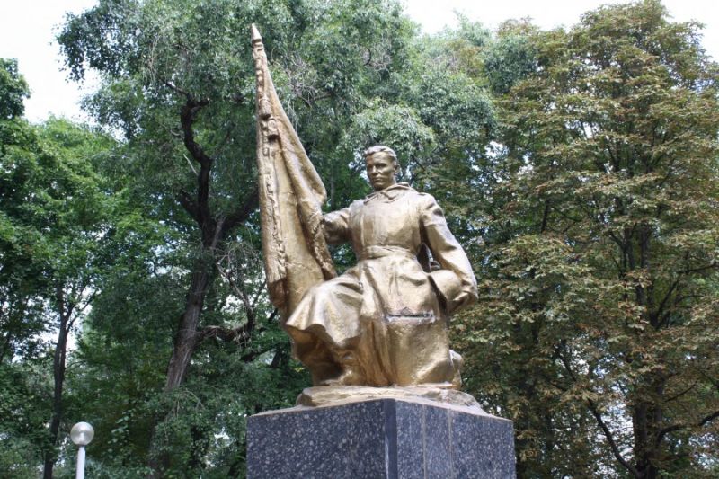 Monument to the dead soldiers, Chernigov